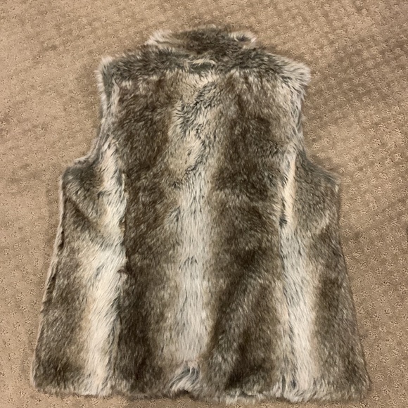 Faux Fur Vest By Vintage Havana In Tan, Cream & Brown Size Medium - Picture 2 of 7